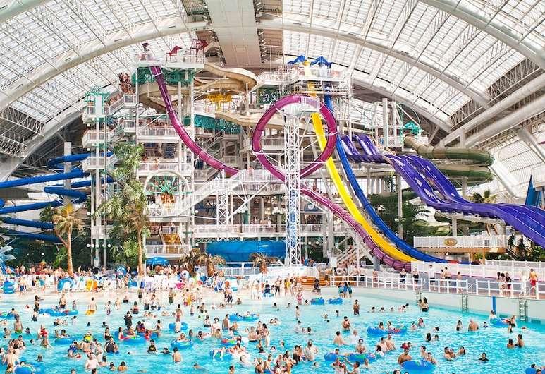 هتل و پارک آبی فانتزی لند ادمونتون هتل و پارک آبی فانتزی لند ادمونتون
