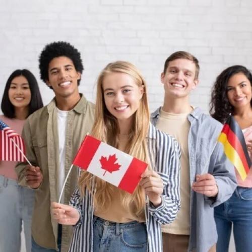 بررسی عملکرد تحصیلی دانشجویان در کانادا