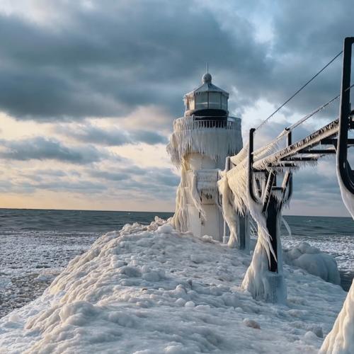 جادوی زمستانی در اسکله سنت جوزف آمریکا جادوی زمستانی در اسکله سنت جوزف آمریکا