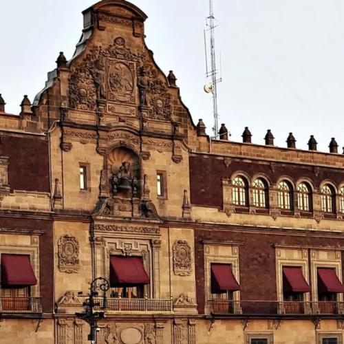 کاخ ملی مکزیک: گنجینه ای از تاریخ و هنر در قلب مکزیکوسیتی کاخ ملی مکزیک: گنجینه ای از تاریخ و هنر در قلب مکزیکوسیتی